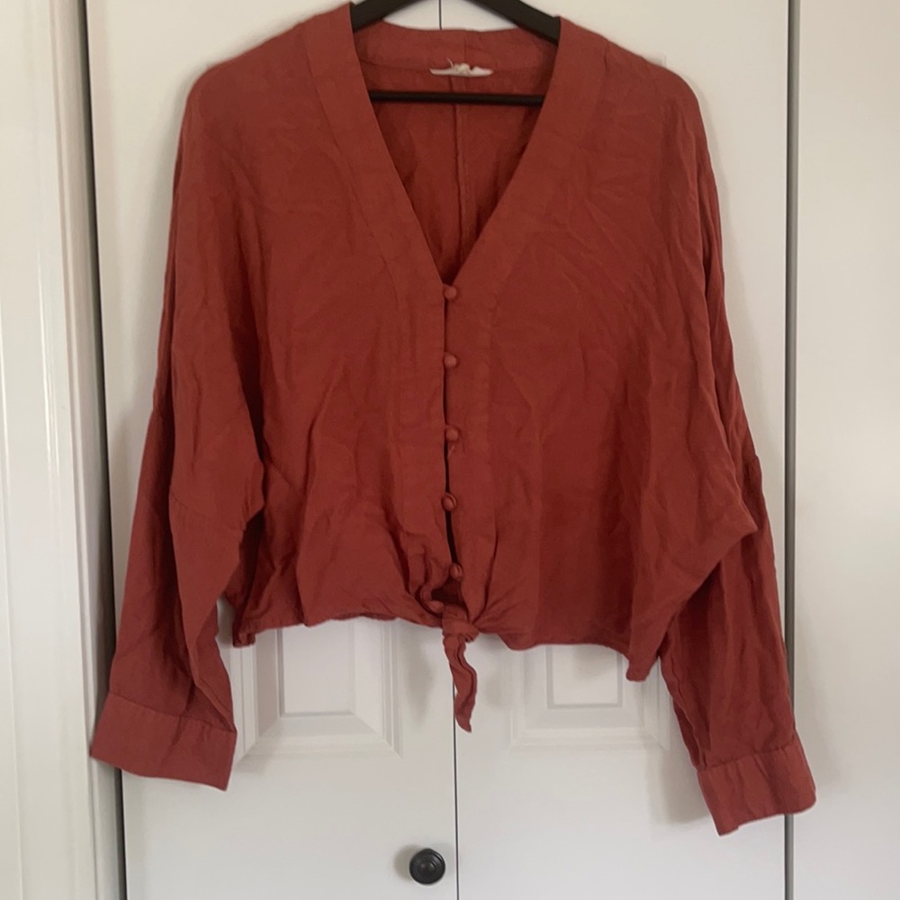 Long sleeve cropped front tie top